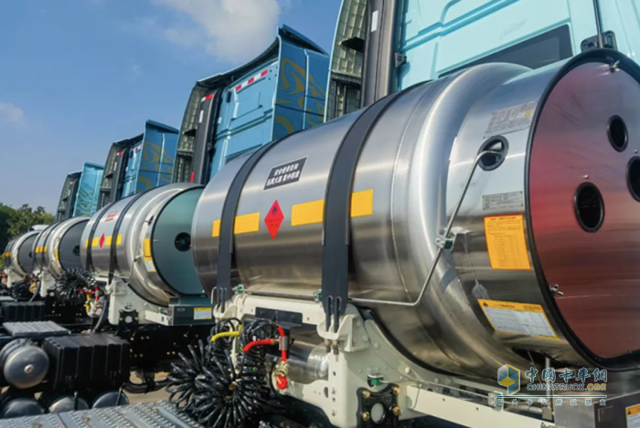 陜汽X5000S高效先鋒，530馬力助力“氣”場全開！