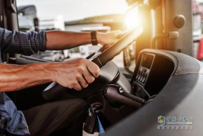 讓電動(dòng)車智行更遠(yuǎn)的秘密:一位物流車隊(duì)長(zhǎng)的技術(shù)革新日記