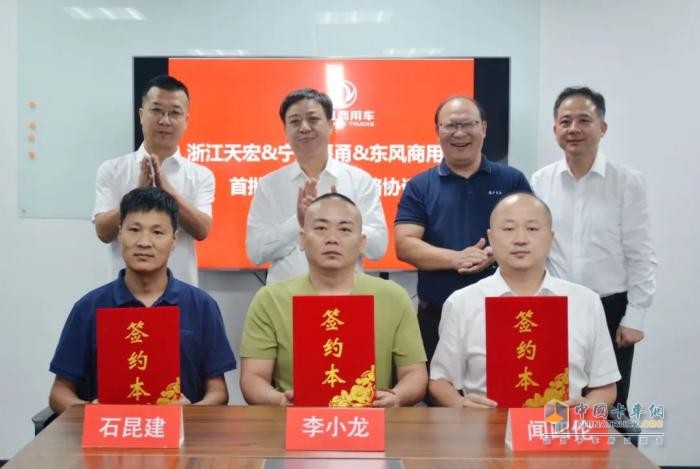 80輛港口牽引車簽約，新賽道驅(qū)動寧波港口物流價(jià)值升級