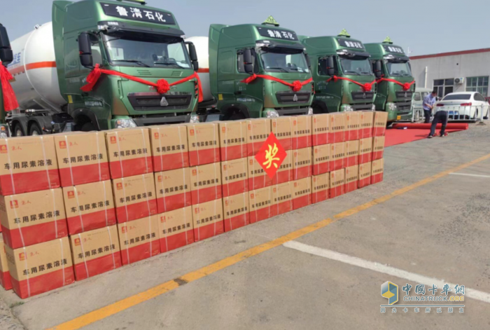 豪沃T7H危化品牽引車助力魯清石化高質(zhì)量發(fā)展再提速！