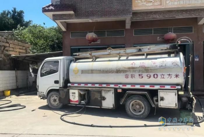 福建晉江查處一非法柴油運輸點