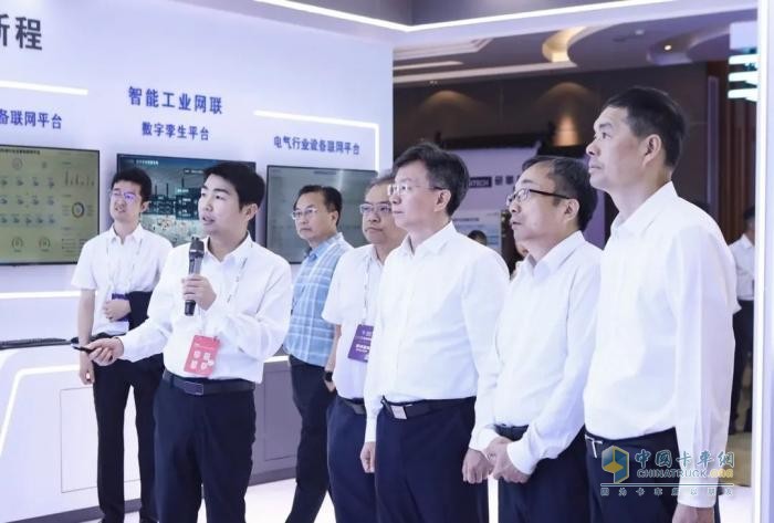 徐工漢云重磅亮相2025工業(yè)互聯(lián)網(wǎng)大會(huì)