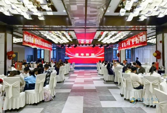 東風(fēng)商用車4缸?；妆P新品隨州上市 以誠意與實力引爆行業(yè)