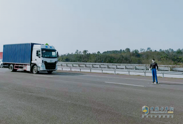 東風(fēng)柳汽乘龍：承載萬(wàn)千卡友創(chuàng)富夢(mèng)想，安全保障豈敢“視若兒戲”