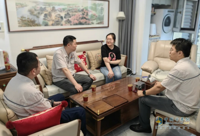 情系海外將士 慰問(wèn)溫暖后方 解放動(dòng)力領(lǐng)導(dǎo)走訪慰問(wèn)功勛員工家屬