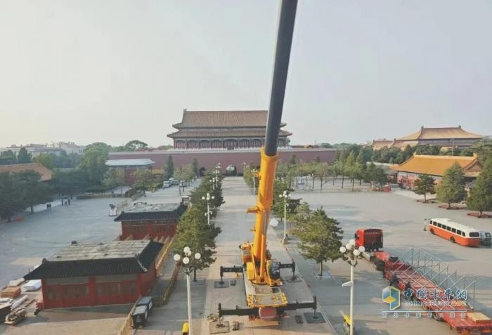 見(jiàn)證榮耀時(shí)刻！徐工成套裝備硬核保障，楊東升受邀現(xiàn)場(chǎng)觀禮