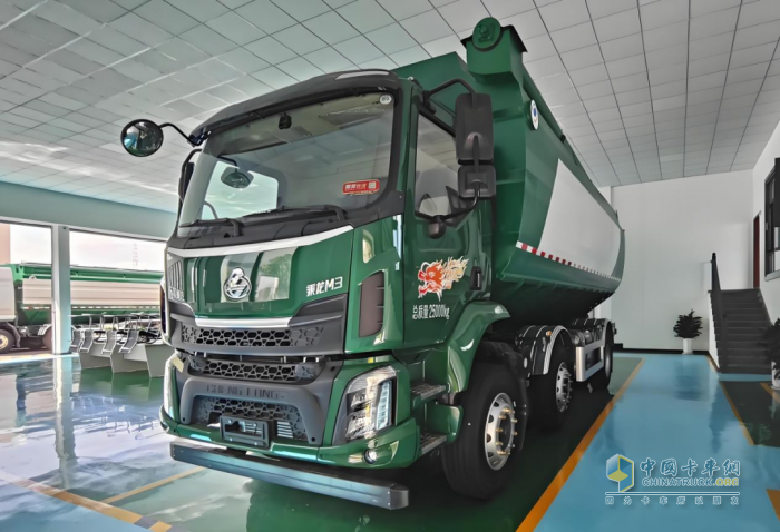 乘龍M3,飼料運(yùn)輸車,山區(qū)養(yǎng)殖