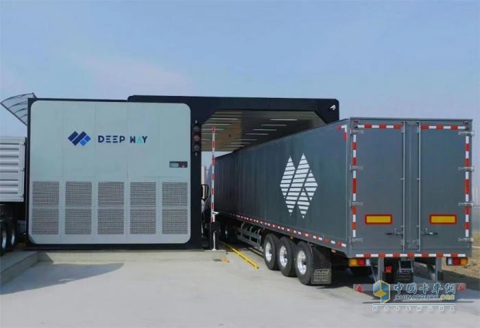 深向星辰最近著實帶了一波節(jié)奏。DeepWay三年磨一劍正向研發(fā)造車，終于棋入中局。