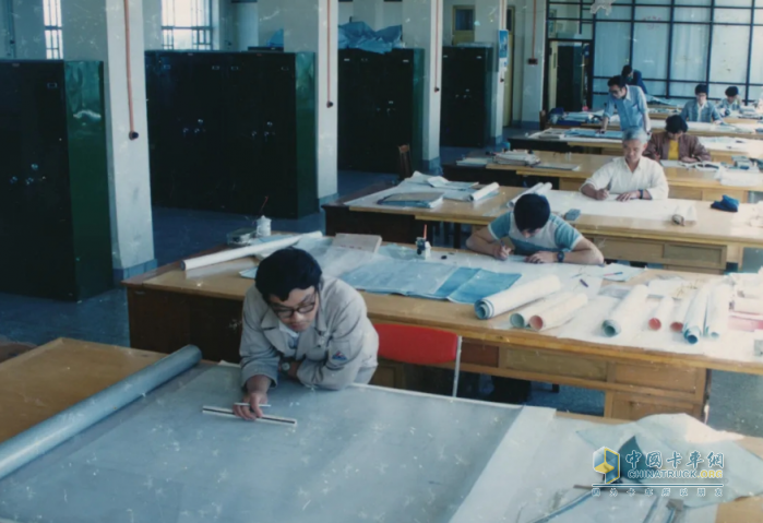 闖出新天地！重溫第二代解放卡車CA141