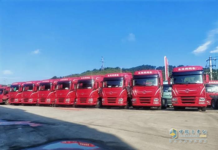 東風(fēng)龍擎3.0燃?xì)廛囐F陽交付！助力云貴煙草物流效能躍升