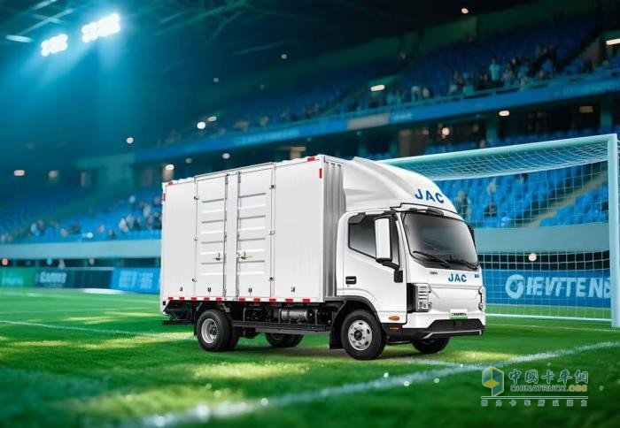 綠茵戰(zhàn)神登場！江淮新能源輕卡ES9四大核心技能，決勝物流賽場！