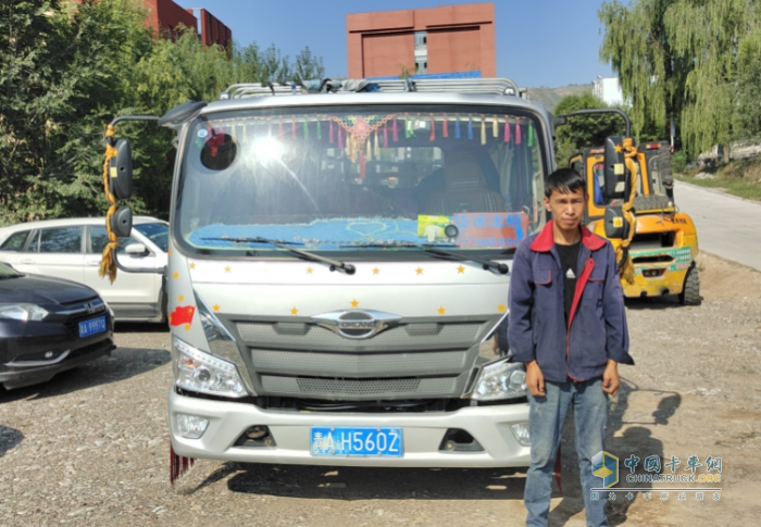 青?？ㄓ?福田領(lǐng)航輕卡用的好，又帶新客戶過來了