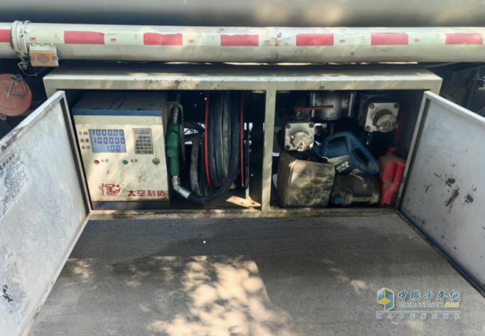 內(nèi)蒙古查獲一非法運(yùn)輸柴油?；愤\(yùn)輸車