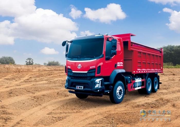 工程運(yùn)輸就選它！乘龍M3小鋼炮，助卡友搶占秋季創(chuàng)富先機(jī)！