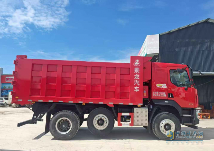 乘龍M3 6×2R自卸車，三月滿滿“掙”能量！