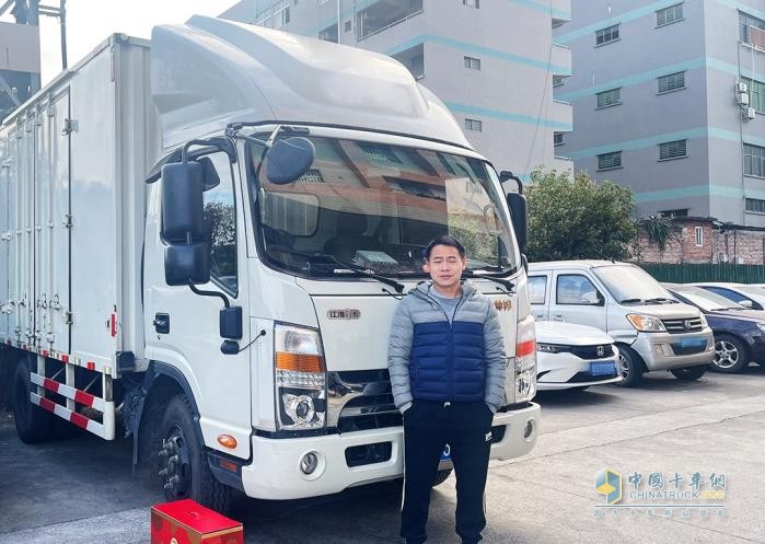 1號伙伴陳師傅攜手江淮1卡帥鈴，一路坦途逐夢行