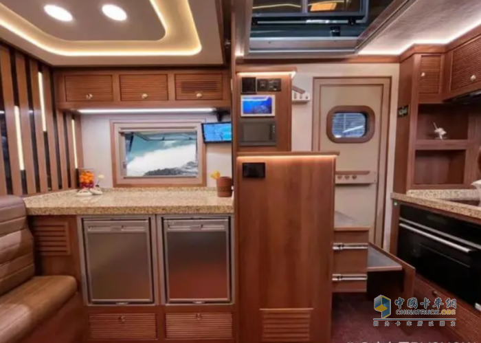 春季踏青，怎少的了“探險家”解放雪鷹