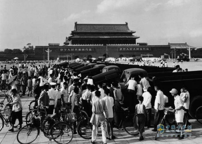 解放軍車，在天安門廣場成功受閱！