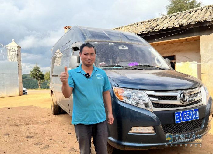 恰是花農(nóng)采摘時 東風御風成為施挎所的“護花使者”