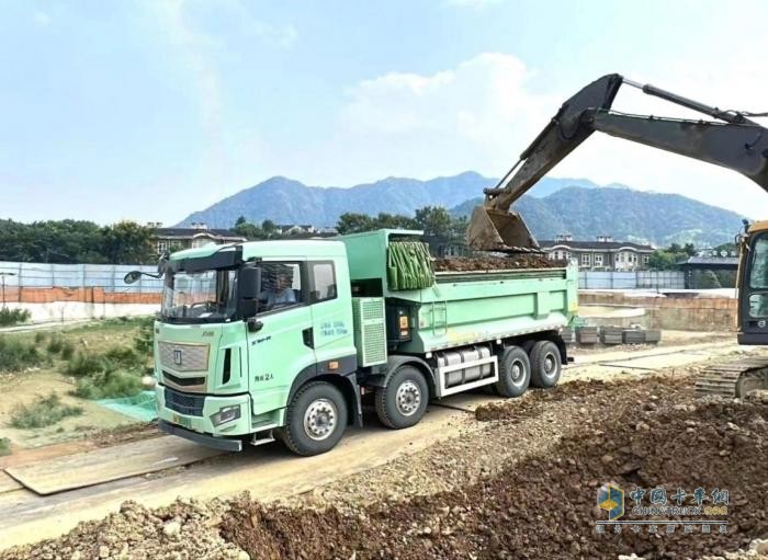 奏響綠色城建之歌 遠程X7M醇氫電動自卸車榮獲發(fā)現(xiàn)信賴獎