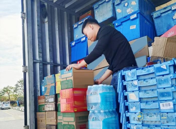 1號伙伴陳師傅攜手江淮1卡帥鈴，一路坦途逐夢行