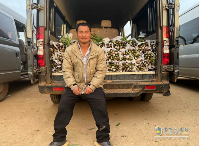 恰是花農(nóng)采摘時 東風御風成為施挎所的“護花使者”