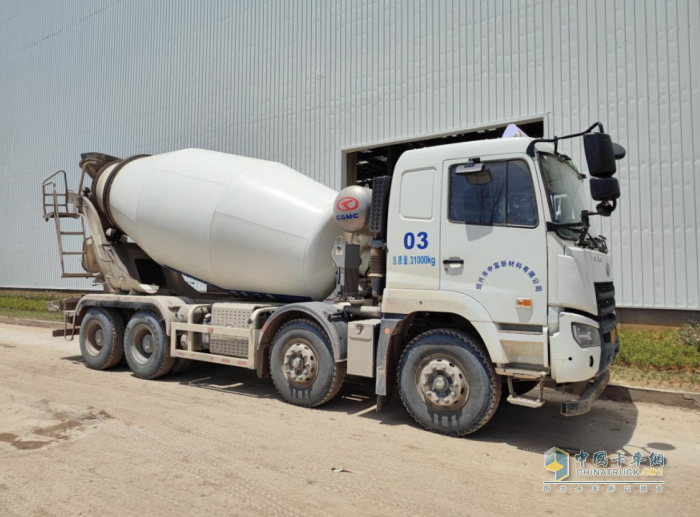 星馬輕騎兵攪拌車,助力客戶打高效創(chuàng)富的正確“姿勢”