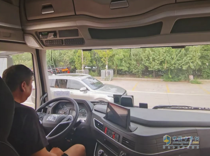 “氣”場全開！紅巖杰虎H6 LNG牽引車助力卡友們高效運營！