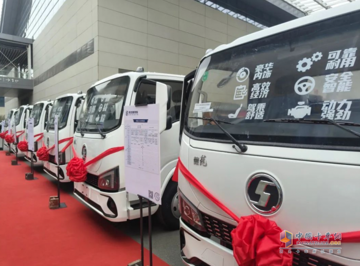 全能“新貴”，力蓋群雄！陜汽商用車德龍G300輕卡矚目登錄河北