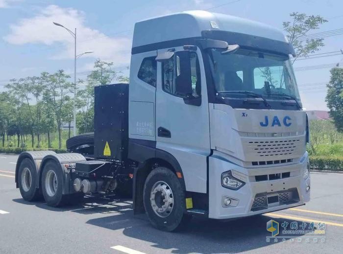 康明斯推16L氣體機 青山定制車亮相 397批次公告牽引車看點一覽