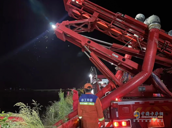 以“汛”為令 再出發(fā)！徐工救援力量緊急馳援內(nèi)蒙古哈素海