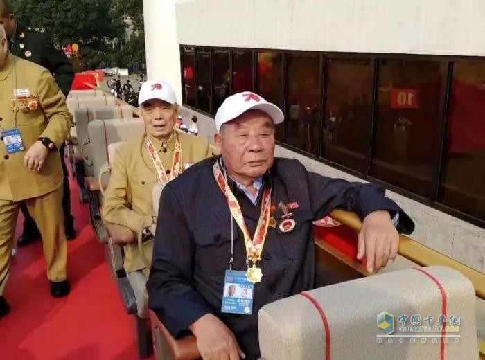 見(jiàn)證榮耀時(shí)刻！徐工成套裝備硬核保障，楊東升受邀現(xiàn)場(chǎng)觀禮