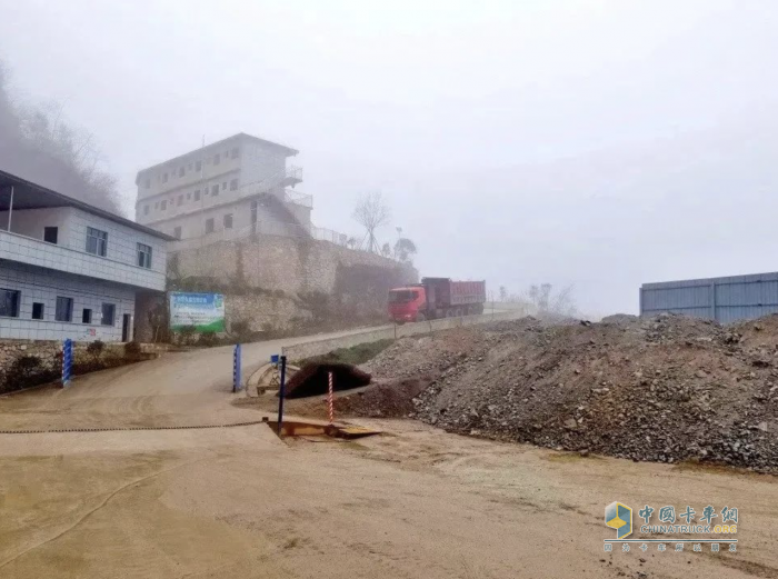 聯(lián)合重卡純電動(dòng)牽引車(chē): “黔石出山” 安全綠色運(yùn)輸首選