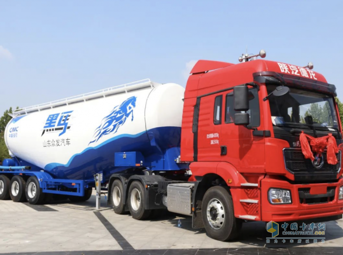 中集黑馬品牌正式發(fā)布！創(chuàng)新引領(lǐng)粉罐車發(fā)展新格局  