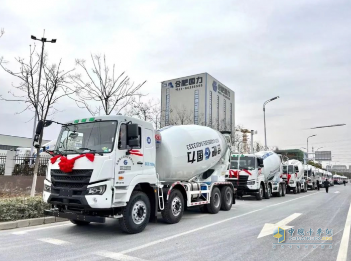 星馬輕騎兵攪拌車,助力客戶打高效創(chuàng)富的正確“姿勢”