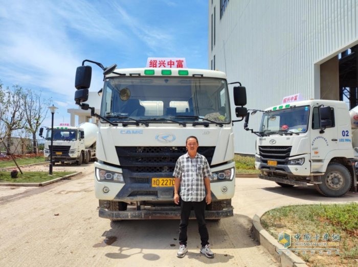 星馬輕騎兵攪拌車(chē)助力紹興客戶(hù)拓寬“錢(qián)”路