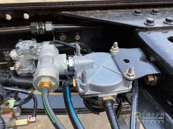 品質(zhì)合規(guī)，上牌無憂！解放青汽JH6 6X2爆破器材車榮耀上市