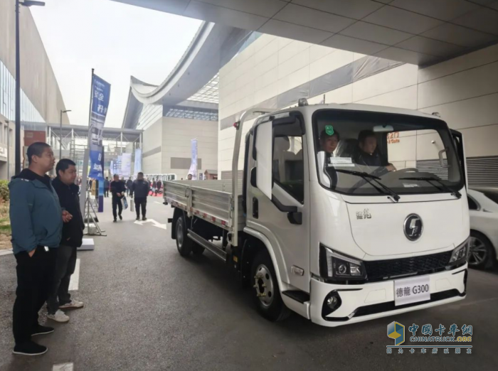 全能“新貴”，力蓋群雄！陜汽商用車德龍G300輕卡矚目登錄河北