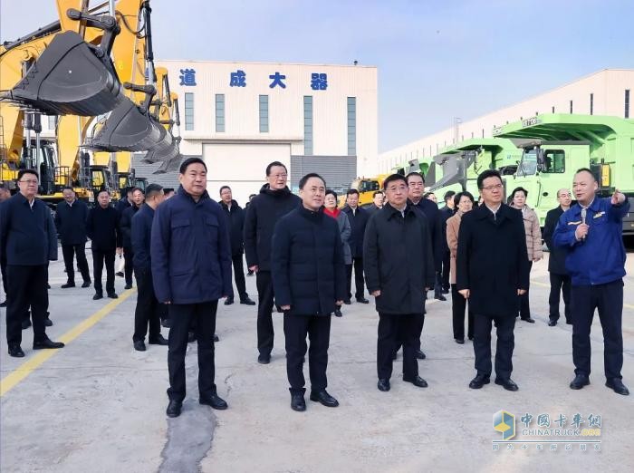 干字當頭、狠抓落實！宋樂偉勉勵徐工集團加快“五化”轉(zhuǎn)型步伐，為打造世界級先進制造業(yè)集群作出新的貢獻