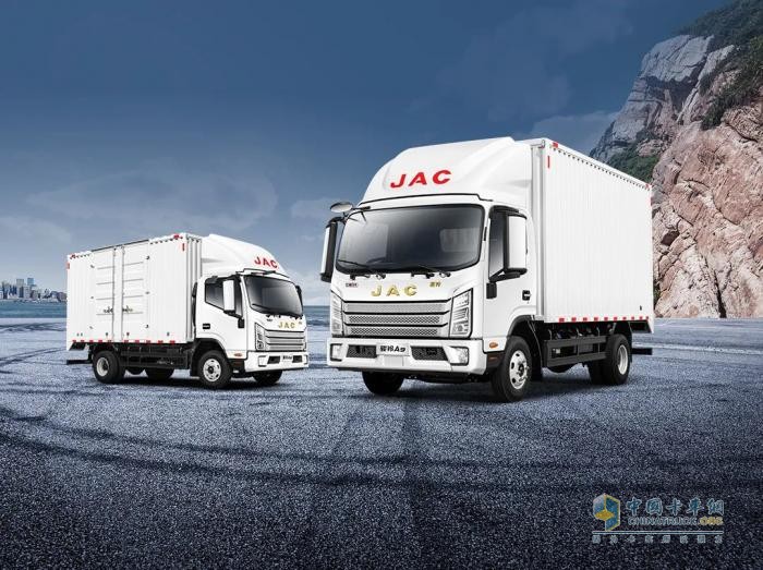 駿鈴A系斬獲“2025優(yōu)秀保值率車型” 5A標準引領(lǐng)行業(yè)價值新革命