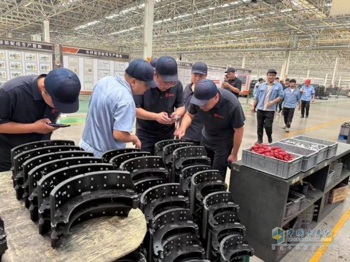 首達(dá)汽車銷售團(tuán)隊(duì)赴鳳寶重科參觀學(xué)習(xí)，深化專業(yè)認(rèn)知賦能市場服務(wù)！