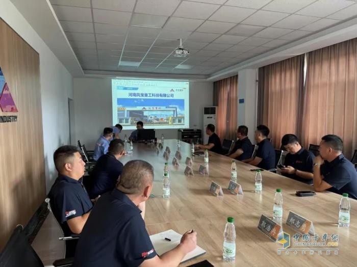 首達(dá)汽車銷售團(tuán)隊(duì)赴鳳寶重科參觀學(xué)習(xí)，深化專業(yè)認(rèn)知賦能市場服務(wù)！