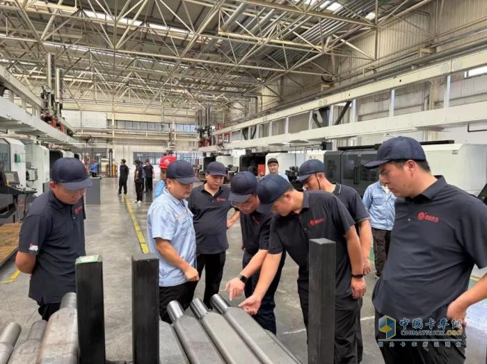 首達(dá)汽車銷售團(tuán)隊(duì)赴鳳寶重科參觀學(xué)習(xí)，深化專業(yè)認(rèn)知賦能市場服務(wù)！