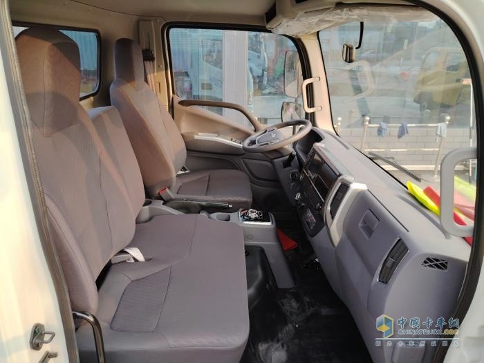 領(lǐng)航卡車推出全新電動輕卡，實拍帶您了解領(lǐng)航G5EV的不凡實力