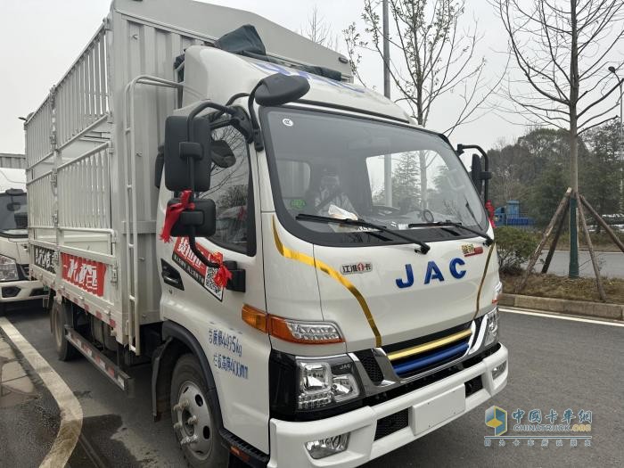 從純電換到混動(dòng) 長沙楊師傅夫婦這么評(píng)價(jià)“混動(dòng)1號(hào)”駿鈴聚寶盆！