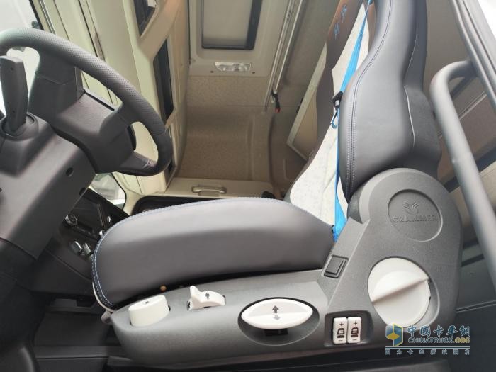 解放年會(huì)驚現(xiàn)格拉默座椅展區(qū) 其領(lǐng)先行業(yè)的品質(zhì)有哪些秘密？