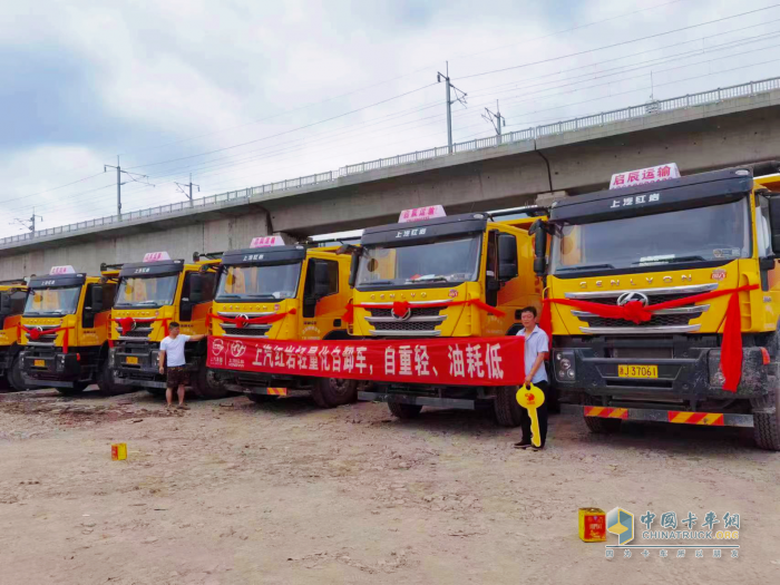 助力臺(tái)州工程建設(shè) 上汽紅巖杰獅C6自卸車(chē)批量交付