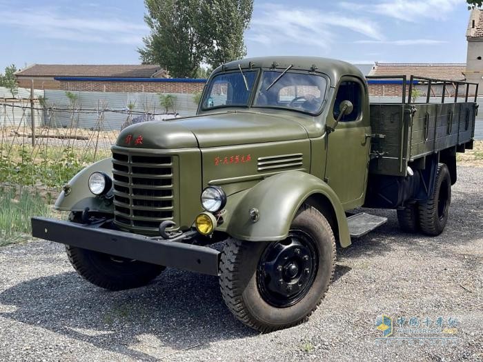 “老爺車(chē)天鷹”:修復(fù)老解放卡車(chē) 續(xù)寫(xiě)解放情懷