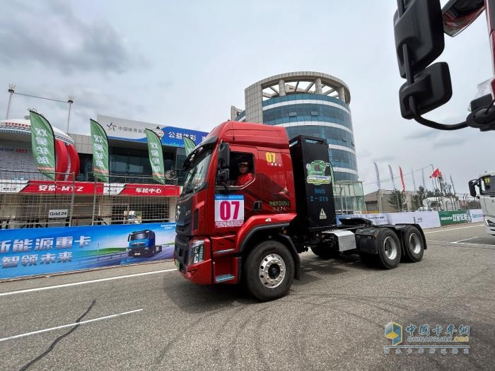 新能源重卡同臺(tái)競(jìng)技，乘龍H5換電牽引一舉奪魁！