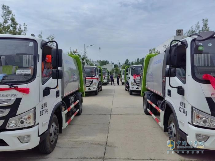 為城市美好而深度定制 歐馬可S1環(huán)衛(wèi)清運(yùn)車(chē)批量交付